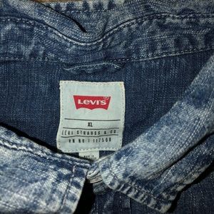 Levi’s Button Up Long Sleeve